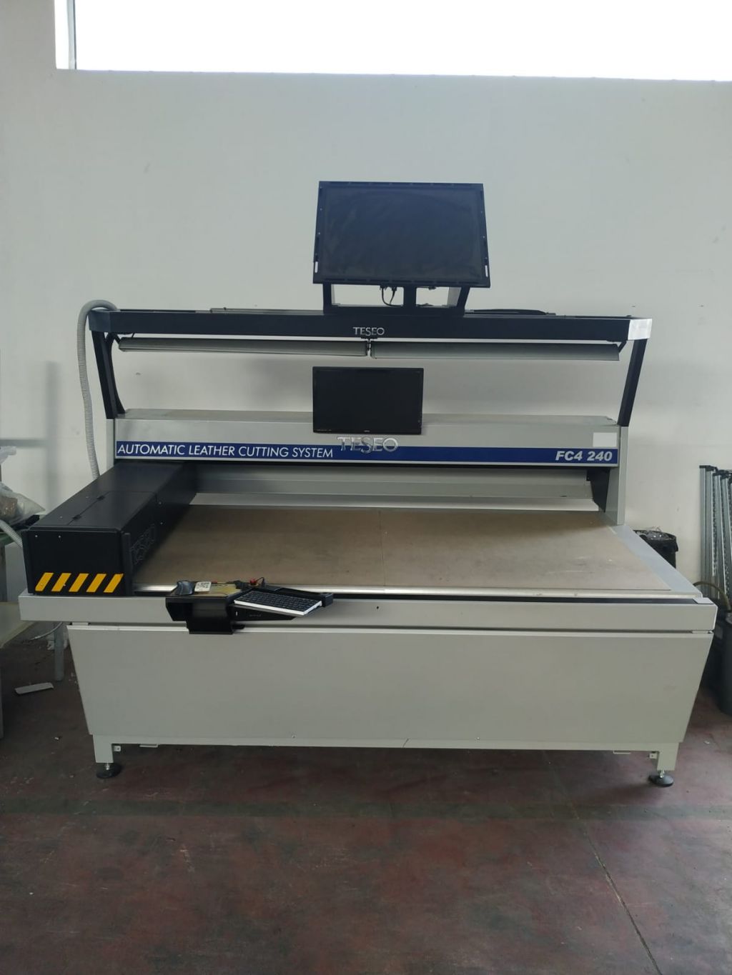 MACCHINA DA TAGLIO AUTOMATICO TESEO FC4 240