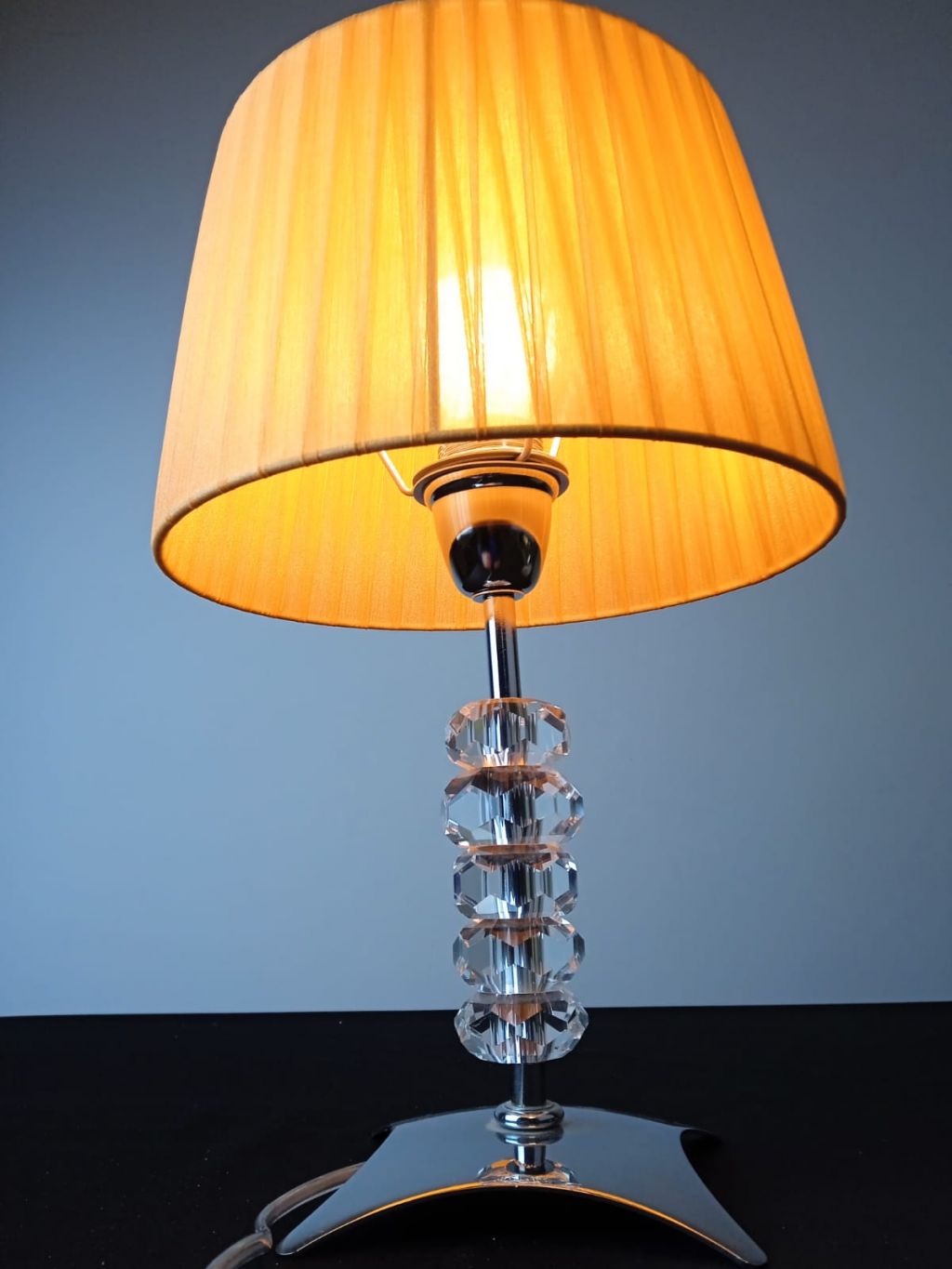 LAMPADA DA TAVOLO ARTIGIANA ITALIANA IN SETA ARANCIO