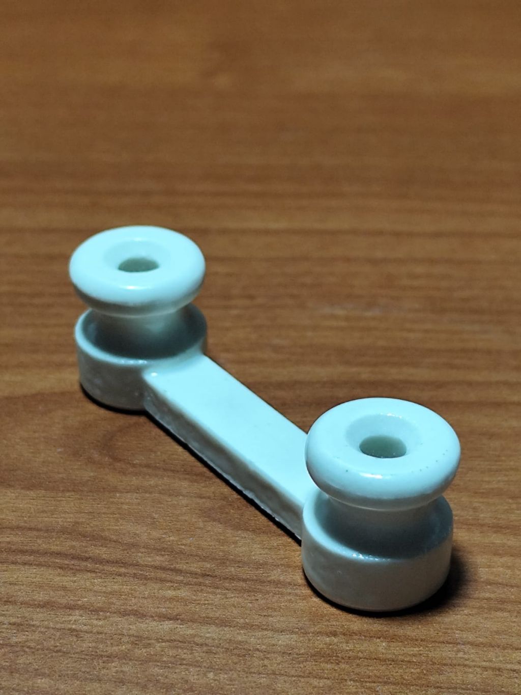 MERLOTTI ISOLATORE IN PORCELLANA DOPPIO COD.40.404