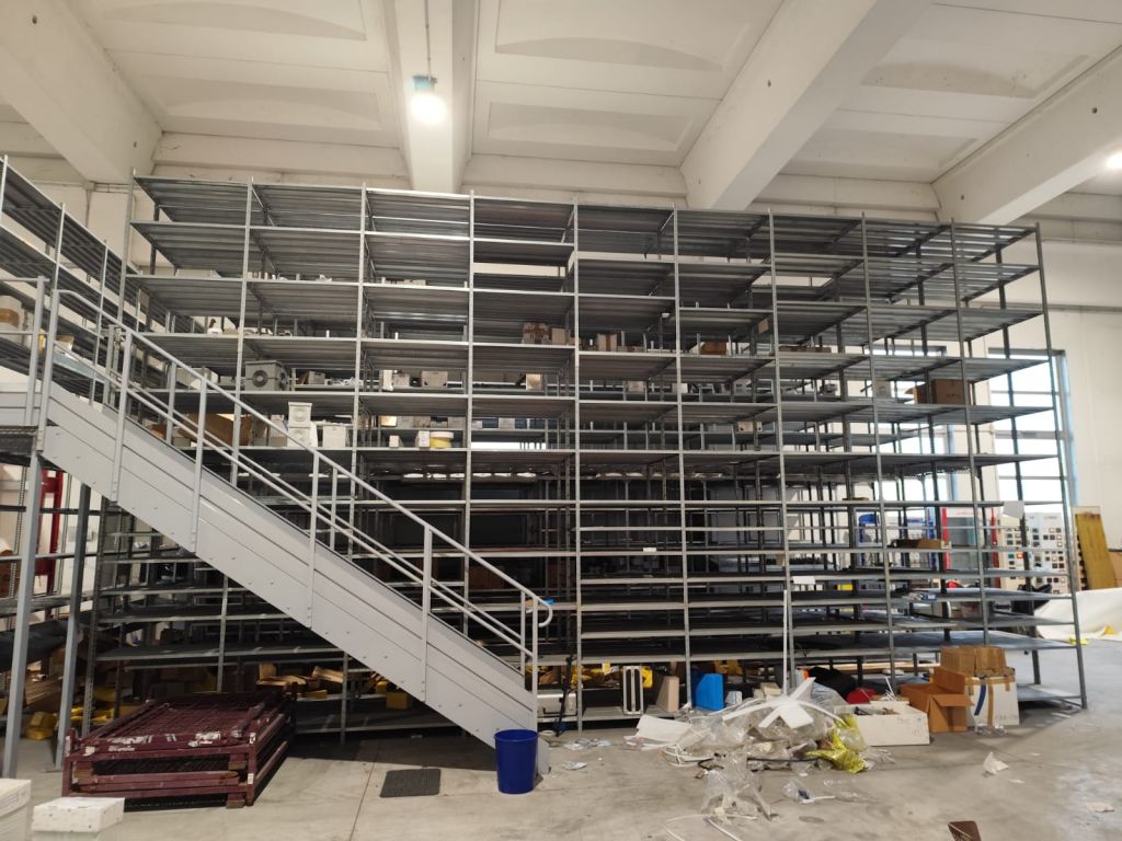 SCAFFALATURA ,SOPPALCO DA MAGAZZINO CON SCALA DALMINE